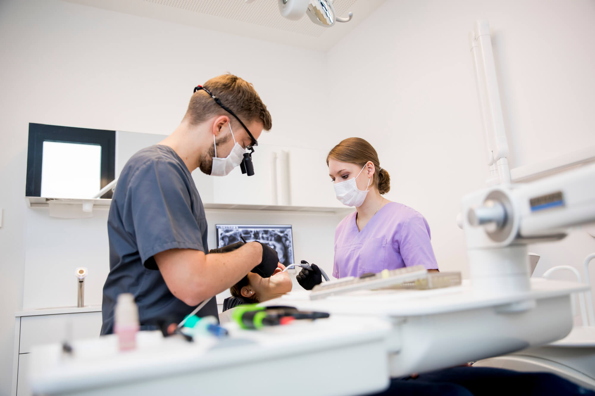 Ästhetischer Lückenschluss in der Front mit Composite oder Non-Prep-Veneers