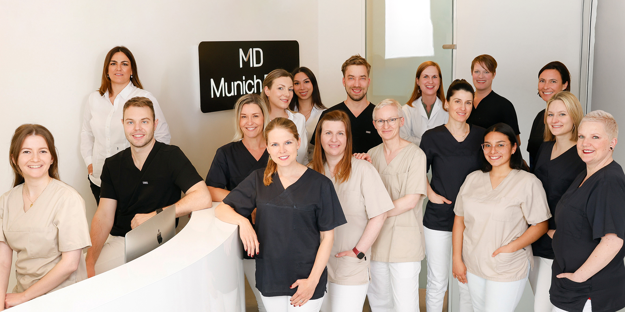 Das freundliche Team der Zahnarztpraxis MunichDent bei Germering.